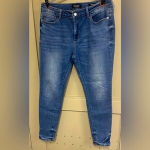 Judy Blue Light Distressed Skinny Fit Jeans Size 15/32
